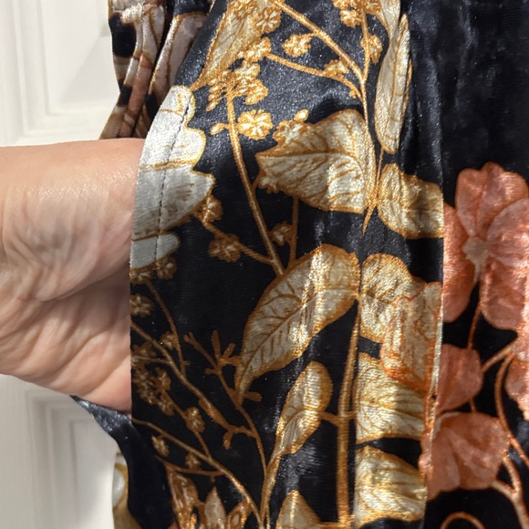 La Maison by Molly Bracken Velvet Floral Joggers - Picture 3 of 7